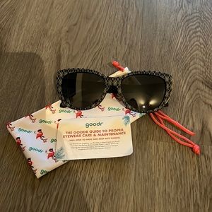 GOODR GLASSES NEVER WORN